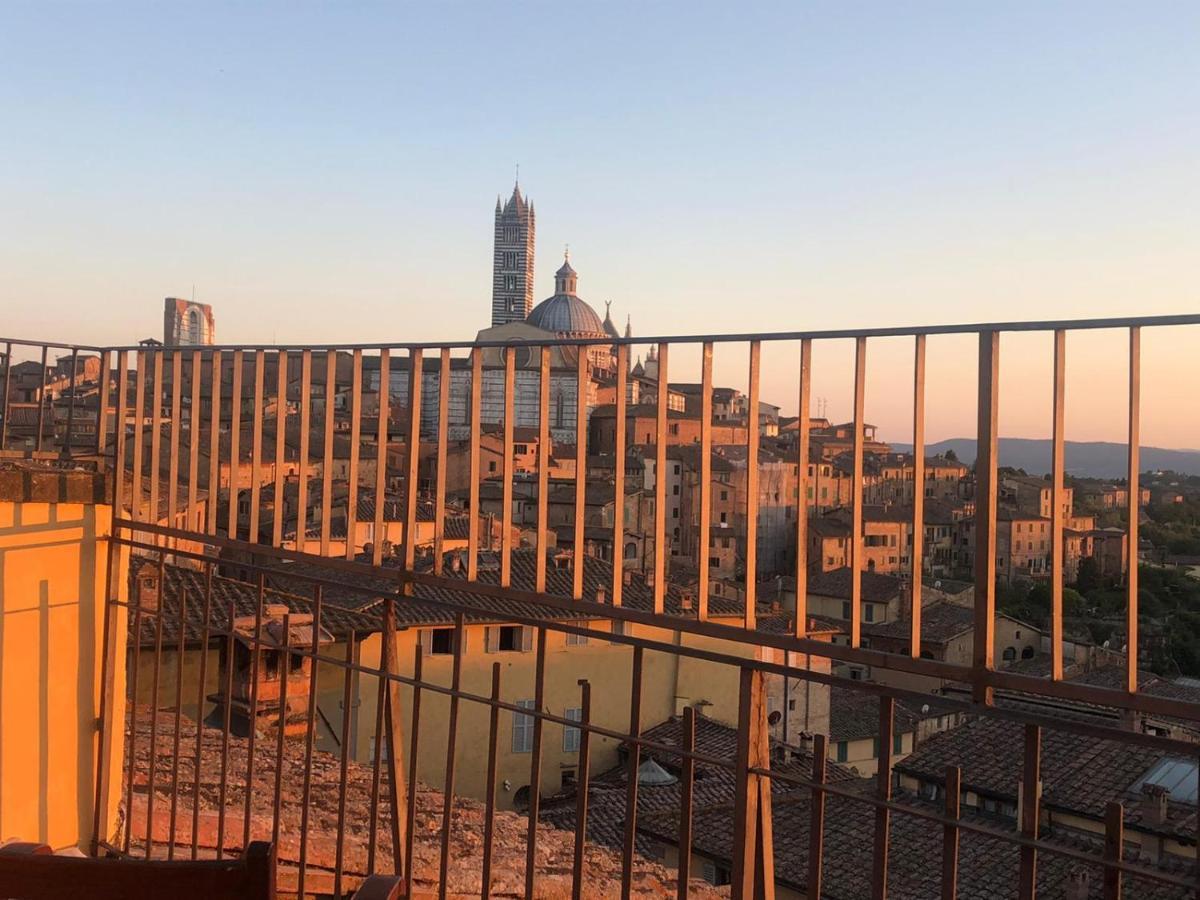シエーナLa Terrazza Sul Duomoアパートメント エクステリア 写真