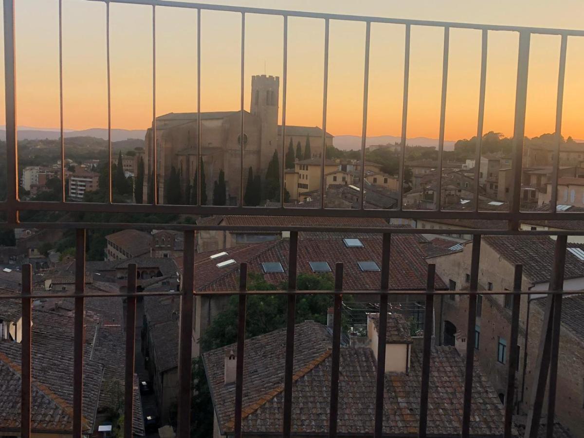 シエーナLa Terrazza Sul Duomoアパートメント エクステリア 写真