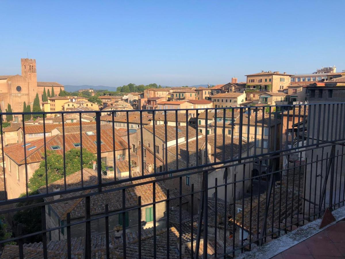 シエーナLa Terrazza Sul Duomoアパートメント エクステリア 写真